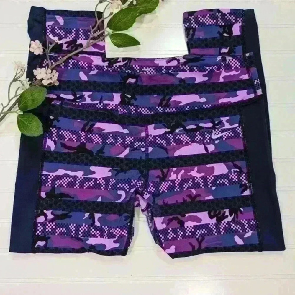 Nike Dri-Fit Purple/Black Patterned Cropped Leggings